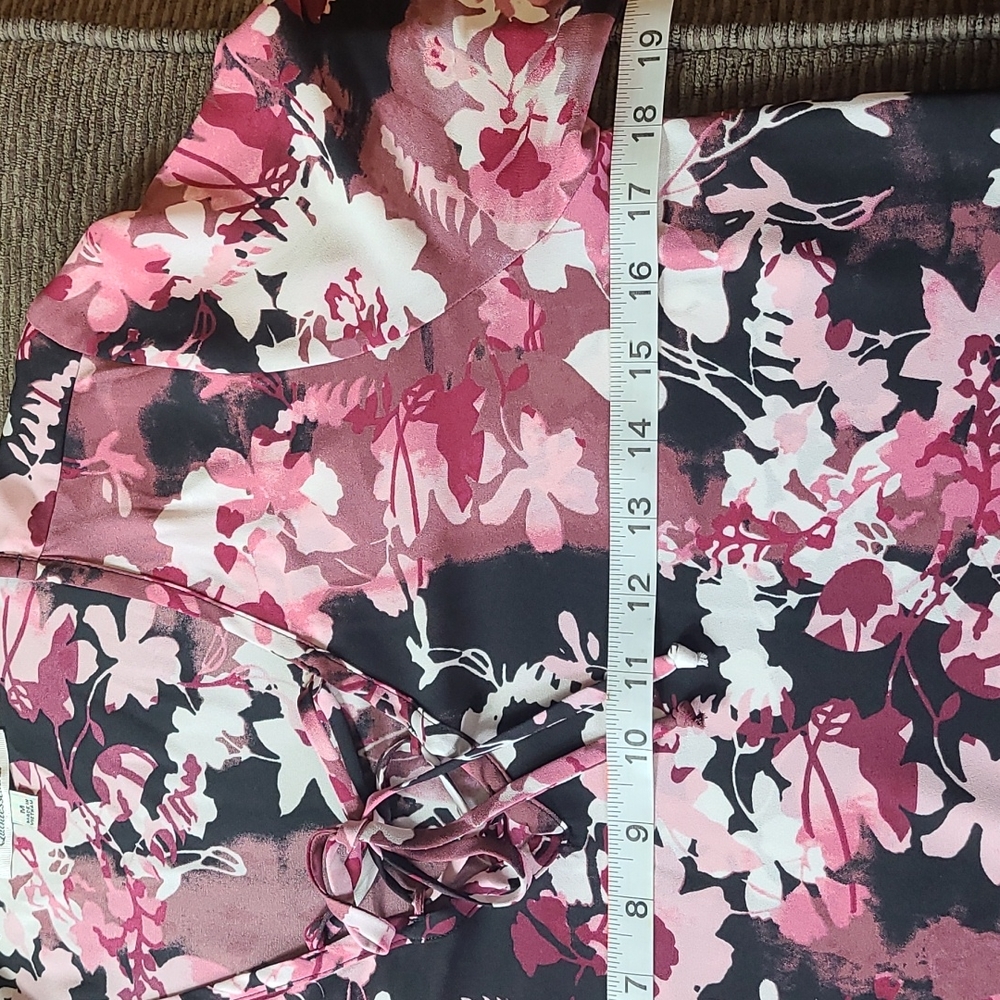 Quintessential Split Sleeve Blouse - Picture 11 of 14